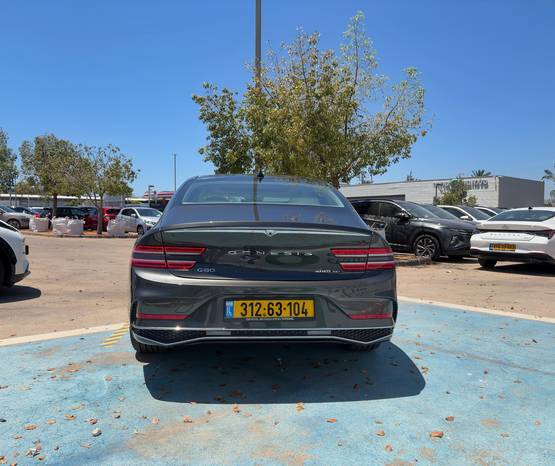 יונדאי GENESIS  G80 2026 -  מבט אחורי 