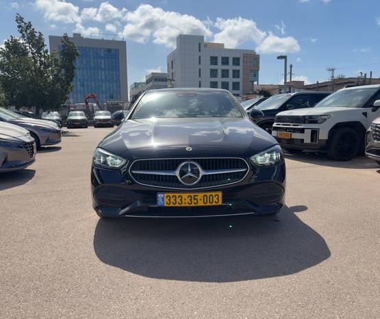 מרצדס C-Class 2023 -  מבט קדמי 