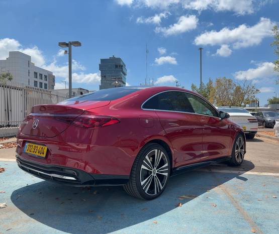 מרצדס CLA EQ 2025 -  מבט אחורי 