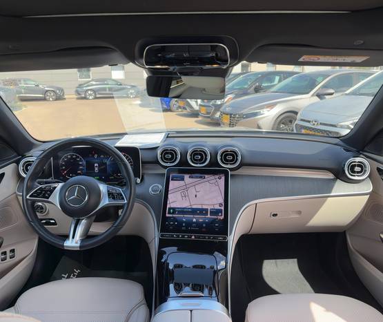 מרצדס C-Class 2023 -  פנים הרכב 