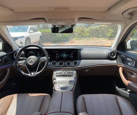 מרצדס E-Class 2023 -  פנים הרכב 