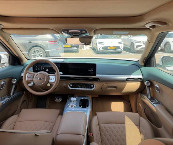 GENESIS GV60 2025 -  פנים הרכב 