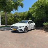 מבט צדדי לבן 2021מרצדס A-Class