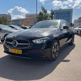 מבט צדדי שחור 2023מרצדס C-Class