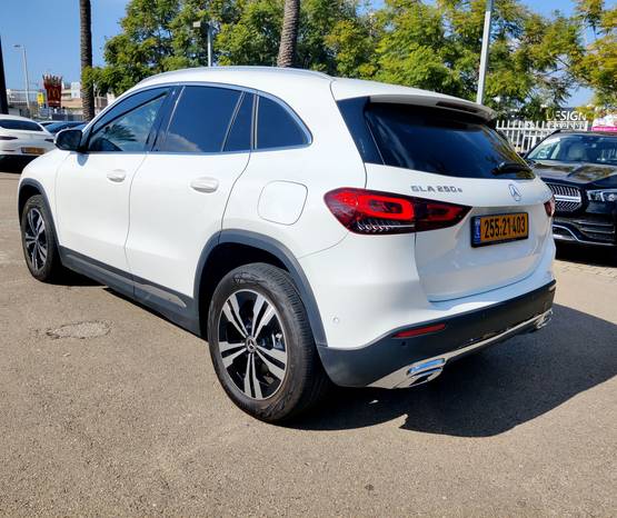 מרצדס GLA 2023 -  מבט אחורי 