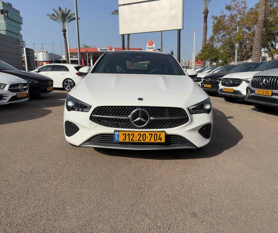 מרצדס CLA 2025 -  מבט קדמי 