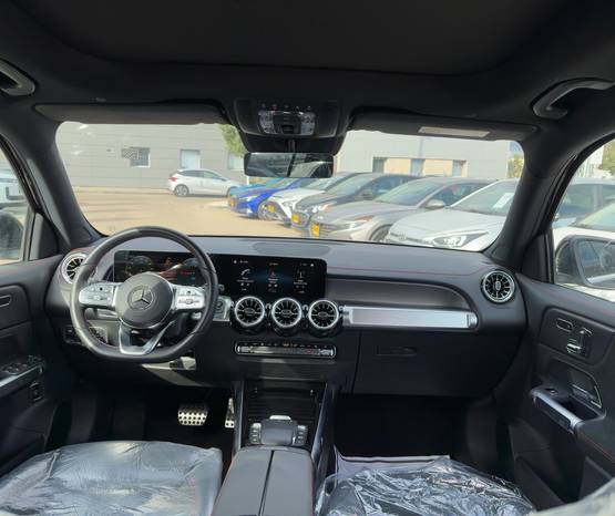 מרצדס EQB 2024 -  פנים הרכב 