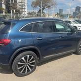 מבט צדדי כחול 2022מרצדס GLA