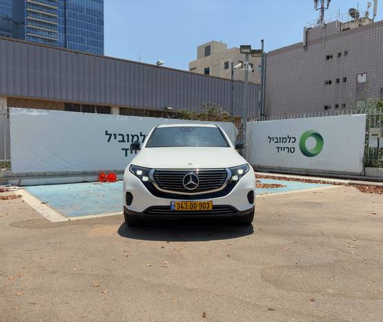 מרצדס EQC 2023 -  מבט קדמי 