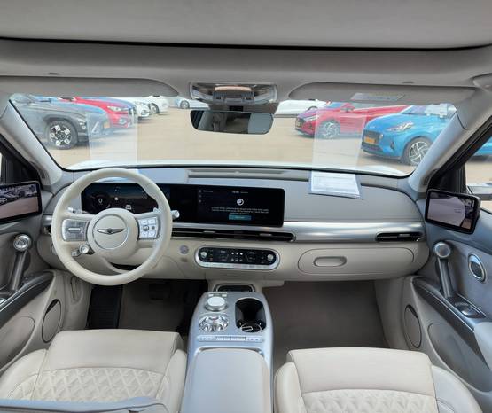 GENESIS GV60 2023 -  פנים הרכב 