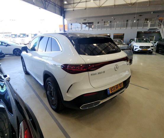 מרצדס EQE SUV 2024 -  מבט אחורי 