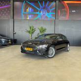 מבט צדדי שחור 2024GENESIS G70