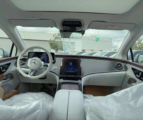 מרצדס EQE 2024 -  פנים הרכב 