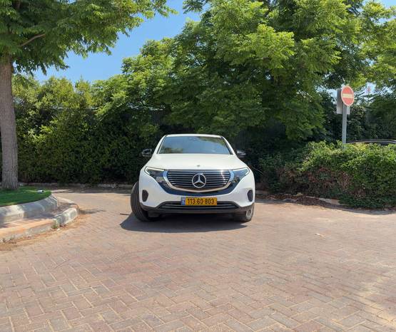 מרצדס EQC 2022 -  מבט קדמי 